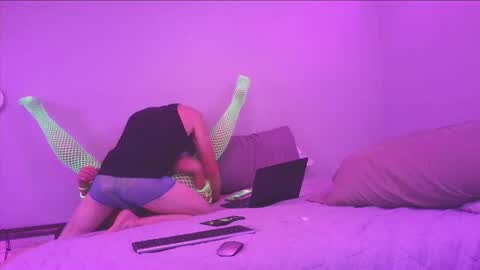 upallnight3654 online show from April 18, 7:54 am