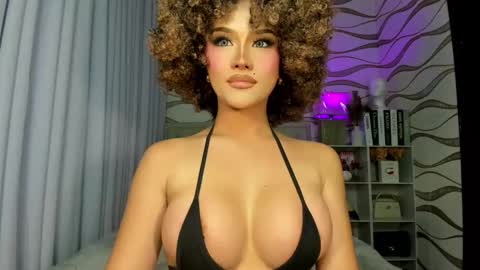 Snapshot of ur_lady_georgina chatting on October 20, 7:35 am georgina online show from October 20, 7:35 am