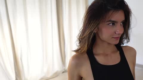 Linda Restrepo online show from December 19, 6:23 pm