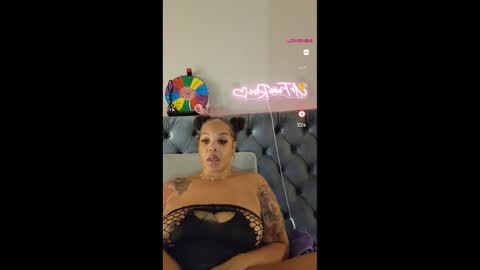 urfaveriri online show from November 4, 10:27 am