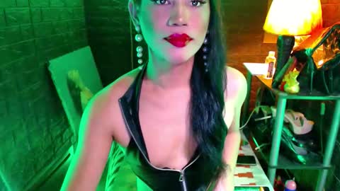 queen norelle online show from June 8, 7:37 pm