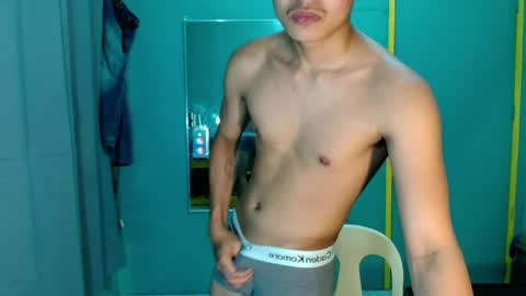 urhot_jeremyxx online show from April 6, 12:06 pm