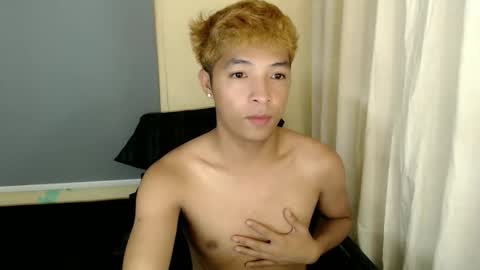 Snapshot of urhotethanxx chatting on October 2, 11:53 am Ethan online show from October 2, 11:53 am