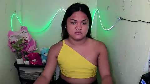 urhottie_bella online show from September 20, 12:02 am