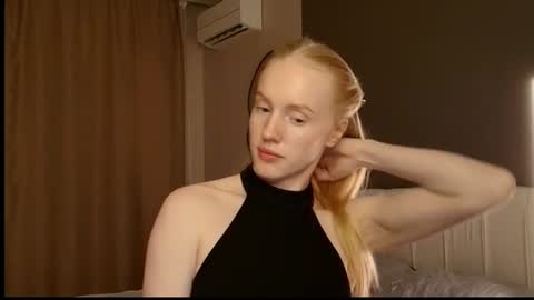 ElizabethLizy online show from June 12, 6:29 pm