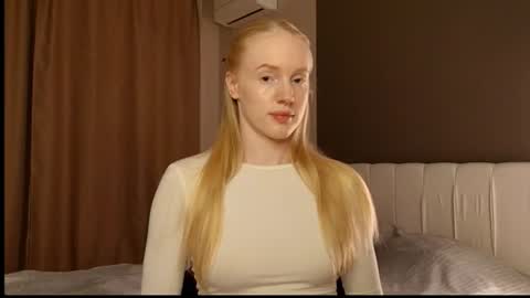ElizabethLizy online show from June 9, 5:34 pm
