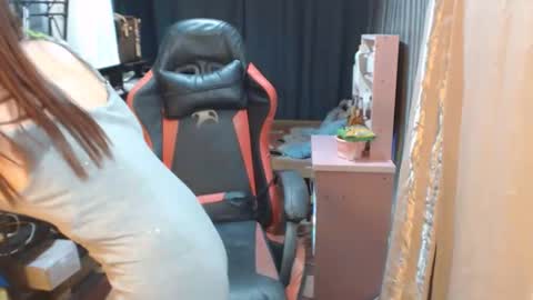 urlovelychinita online show from October 17, 12:25 am