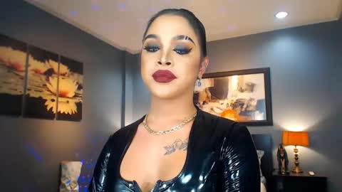 UrMajestyTyra online show from March 2, 6:37 am