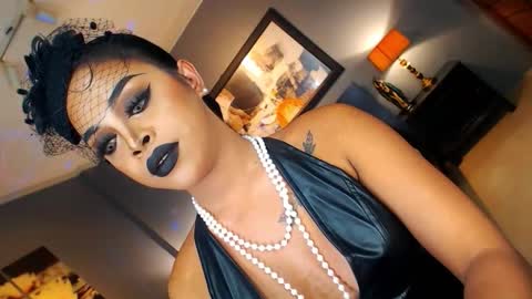 UrMajestyTyra online show from October 11, 5:45 am