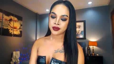 UrMajestyTyra online show from March 5, 7:27 am