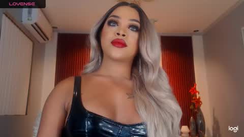 UrMajestyTyra online show from June 8, 4:08 pm