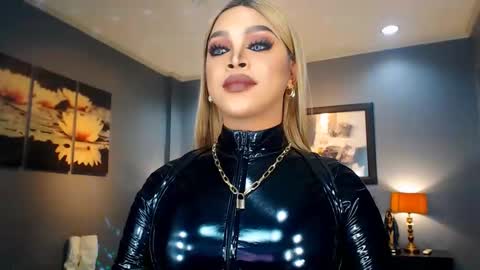 UrMajestyTyra online show from March 6, 12:21 am