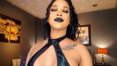 UrMajestyTyra online show from March 3, 1:12 am