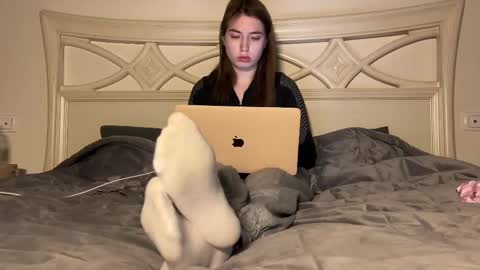 urmissalice online show from February 11, 2:24 pm