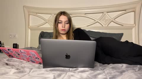 urmissalice online show from January 24, 10:41 pm