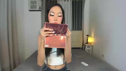 Snapshot of urslutgwen69 chatting on December 22, 3:22 am urslutgwen69 online show from December 22, 3:22 am