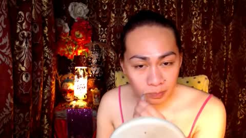 Snapshot of urtimelessbeauty chatting on December 29, 6:05 pm Merca online show from December 29, 6:05 pm