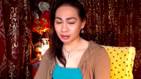 Snapshot of urtimelessbeauty chatting on December 4, 9:29 pm Merca online show from December 4, 9:29 pm