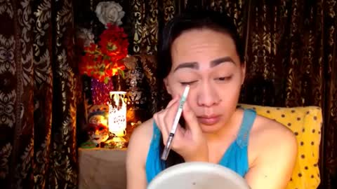 Snapshot of urtimelessbeauty chatting on January 11, 8:10 pm Merca online show from January 11, 8:10 pm