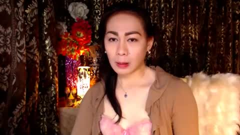 Snapshot of urtimelessbeauty chatting on February 1, 9:29 pm Merca online show from February 1, 9:29 pm