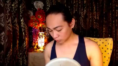 Snapshot of urtimelessbeauty chatting on March 11, 8:31 pm Merca online show from March 11, 8:31 pm