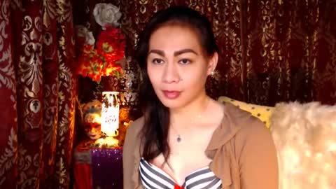 Snapshot of urtimelessbeauty chatting on December 29, 9:09 pm Merca online show from December 29, 9:09 pm