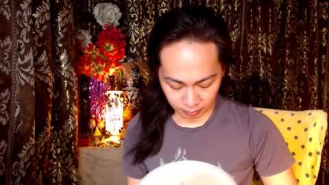 Snapshot of urtimelessbeauty chatting on February 9, 9:06 pm Merca online show from February 9, 9:06 pm