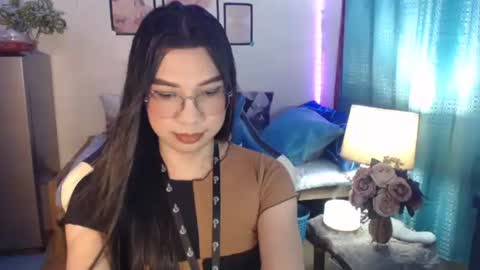 Ashley Kate Mateo Gray online show from December 6, 11:28 am