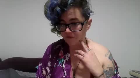 valarieak online show from October 1, 1:21 pm