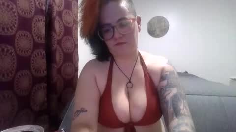 valarieak online show from November 15, 1:40 am