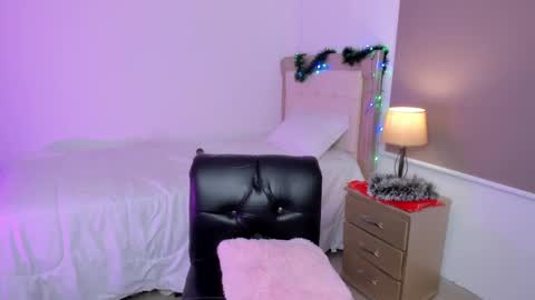 HI IM NEW online show from December 29, 4:08 pm