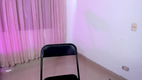 HI IM NEW online show from January 15, 7:33 pm