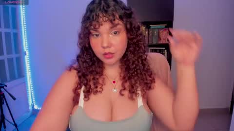 valen_smile_ online show from October 4, 2:31 am