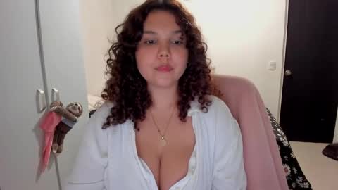 valen_smile_ online show from December 6, 1:57 am