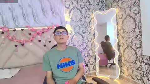 valentin_tay1 online show from May 14, 3:37 am