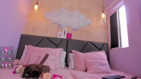 Velentina  online show from April 14, 1:58 pm