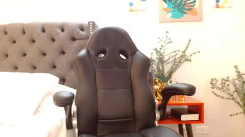 Valen Ferrer online show from March 31, 11:49 pm