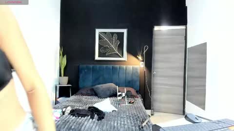 valentina_herrrera online show from May 19, 2:02 pm