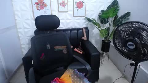 Valentina  online show from February 22, 1:44 am