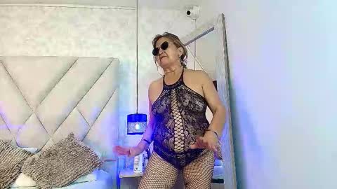 Ana online show from November 5, 10:01 pm