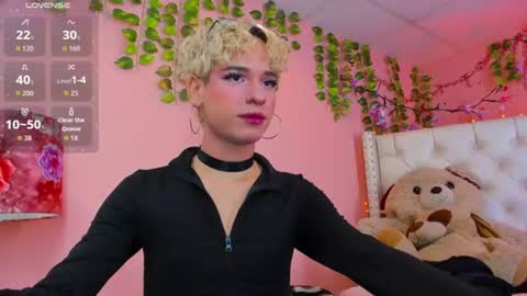 valentinee_xo online show from July 1, 11:41 am
