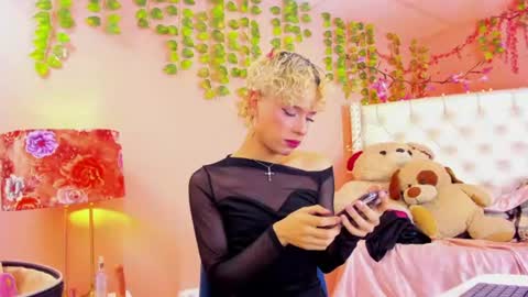 valentinee_xo online show from June 21, 7:48 am