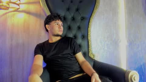 VALENTINO online show from February 21, 8:01 pm