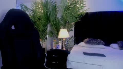 valeri_tafur online show from October 11, 11:37 am