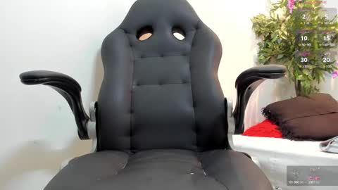 valeri_tafur online show from November 4, 11:00 am