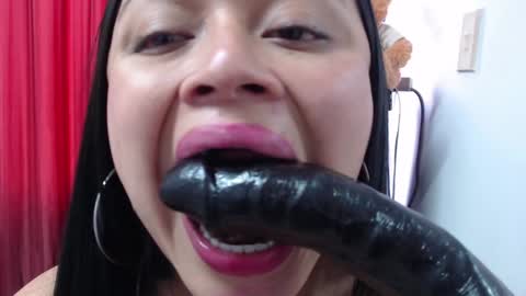 Snapshot of valeria_fiery chatting on February 6, 12:00 am VALERIA online show from February 6, 12:00 am