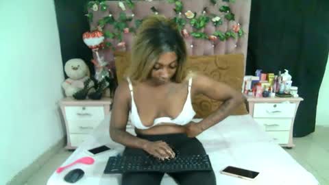 Snapshot of valeriatsx chatting on September 12, 1:29 am La valerie26 online show from September 12, 1:29 am