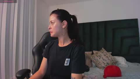 valeriemattson_ online show from September 28, 5:33 pm