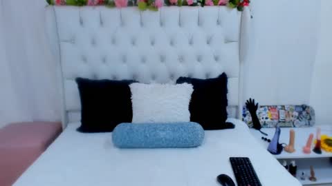 Snapshot of valerik_cano chatting on February 1, 7:13 pm valeria111111 online show from February 1, 7:13 pm