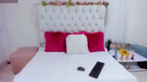 Snapshot of valerik_cano chatting on February 12, 7:13 pm valeria111111 online show from February 12, 7:13 pm